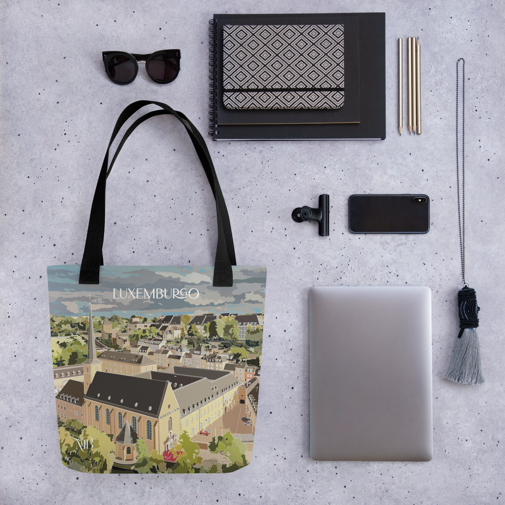 RELACIÓN DE TAMAÑO - TOTE BAG CON ILUSTRACIÓN DE LUXEMBURGO-GRAN DUCADO DE MARBENAVENTE